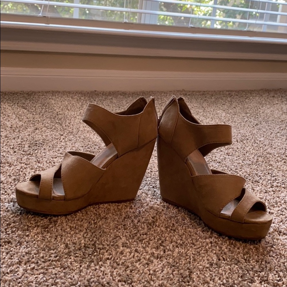 Shoes - Picture 4 of 5